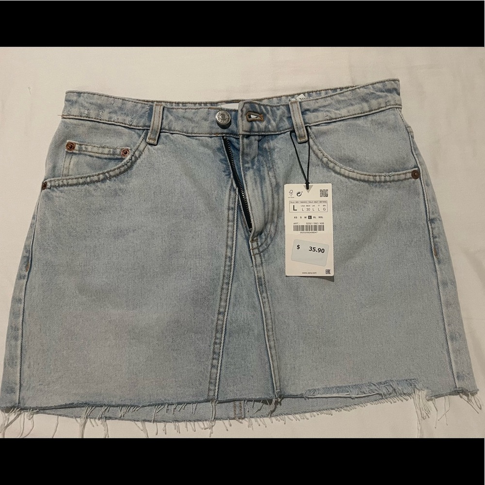 Thick denim. No stretch. Vintage feel